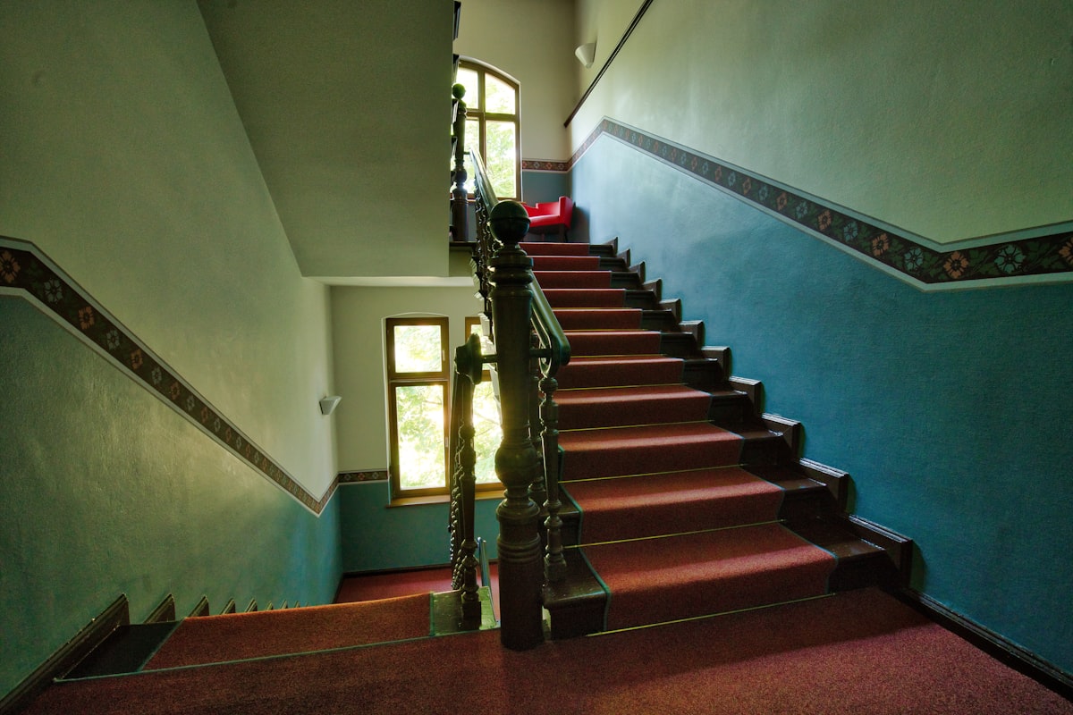 Cage d'escalier d'un immeuble ancien